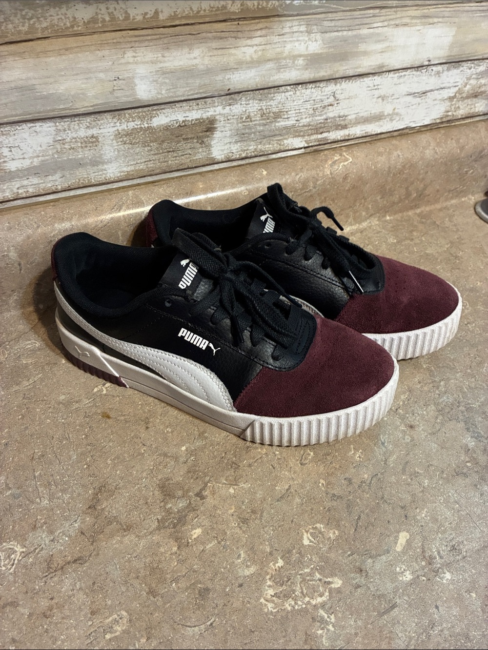 Puma Size 9 women Low-Top Sneakers in Black and Burgundy